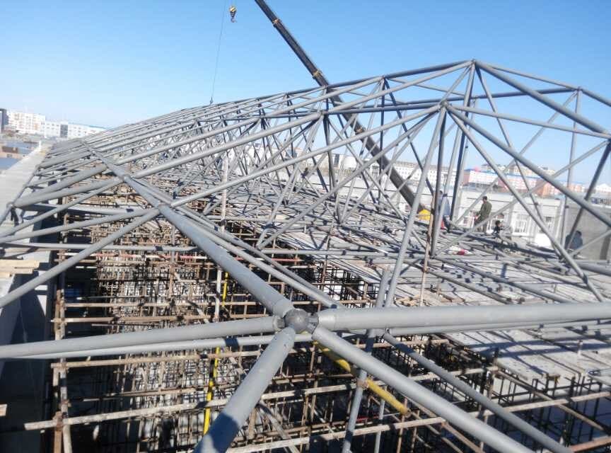 昭通商贸城屋顶网架工程